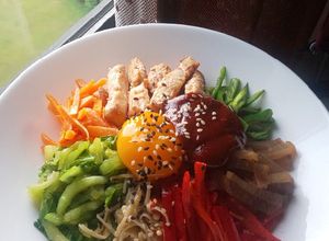 Gambar Bibimbap with cheat gochujang (miso paste + chilli powder + honey)