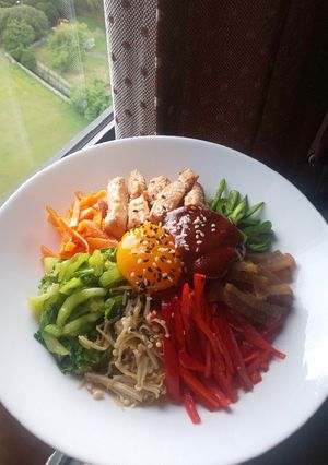 Gambar Bibimbap with cheat gochujang (miso paste + chilli powder + honey)