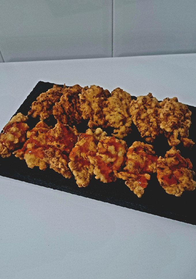 Una foto de Coliflor rebozada con salsa thai