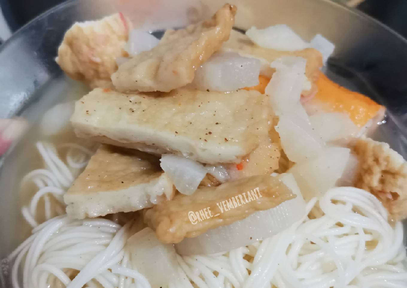 Fish Cake Noodles Soup (Eomuk-guksu 어묵국수)