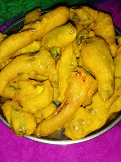 मिर्ची के पकोड़े(mirchi ke pakode recipe in hindi) रेसिपी मुख्य फोटो
