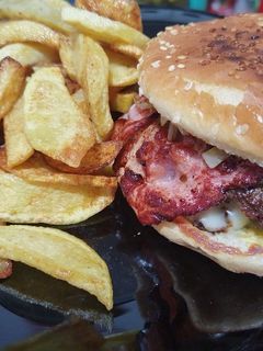 Hamburger sült krumplival recept fotója