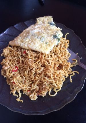 Foto resep Mi dara goreng telur dadar