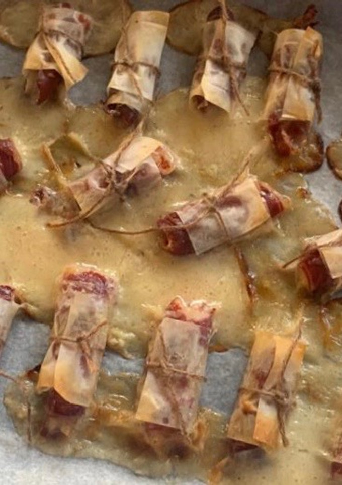 Una foto de Rollitos o puros de jamón ibérico y queso de cabra