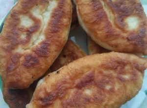 Фото Пирожки с замороженной клубникой.