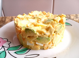 Foto principal de Ensaladilla de aguacate y huevo
