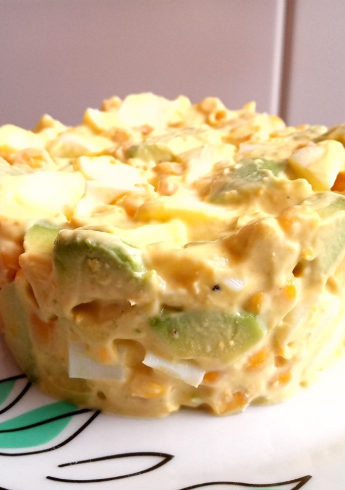 Una foto de Ensaladilla de aguacate y huevo