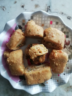 A picture of Paneer besan pakode.