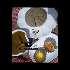 A picture of Guinea corn tuwo with boaboo soup.