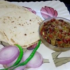 A picture of Rajma Curry And Kulcha.