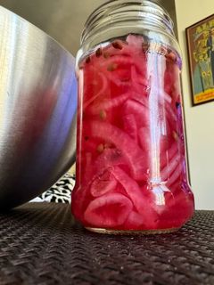 Una foto de Cebolla morada encurtida (Apta fase2)