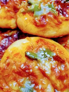 صورة لوصفة بيتزا بعجينة العشر دقائق 🍕