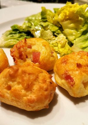 Une photo de 🍽️ Gougères jambon fromage !! 🧀🥩