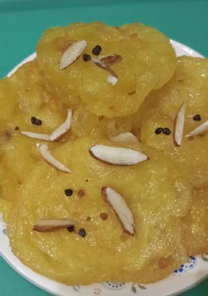 A picture of Kesar malpua.