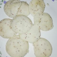 A picture of Rava Idli.