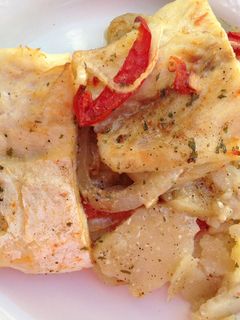 Una foto de Perca al horno con patatas