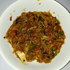 A picture of Beef stew mixed cabbages.