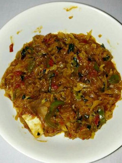A picture of Beef stew mixed cabbages.