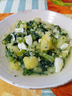 Una foto de Sabores de infancia: acelgas con patatas y huevo duro