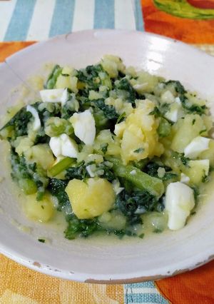 Foto principal de Sabores de infancia: acelgas con patatas y huevo duro