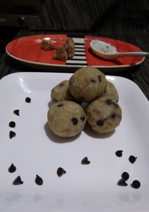 A picture of Sweet potato and peanut butter laddus.