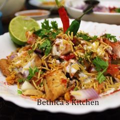 A picture of Samosa Chaat.