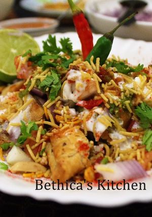 A picture of Samosa Chaat.