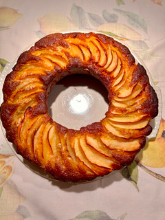 Una foto de Corona rústica de manzana y espelta