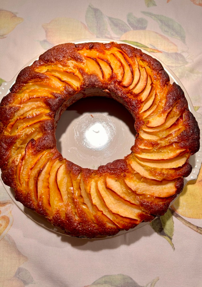 Una foto de Corona rústica de manzana y espelta