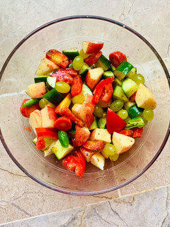 A picture of Seasonal Colorful salad.