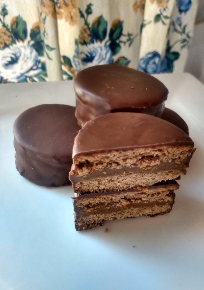 Una foto de Les traigo alfajores marplatenses una delicia 😋