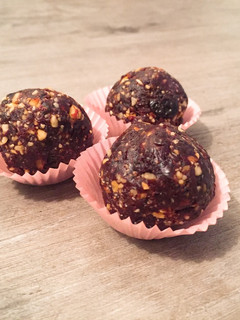 A picture of Easy Hazelnut & Raisin Energy Balls.