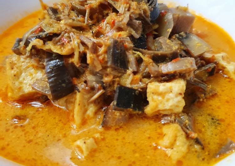 24. Jantung Pisang Bumbu Kuning