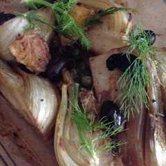 Foto principal de Hinojo al horno con aceitunas, naranja y alcaparras