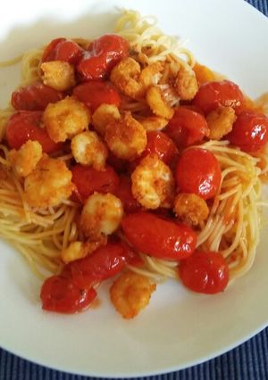 Φωτογραφία της συνταγής Linguini με ντοματίνια και τηγανητά φρέσκα γαριδάκια