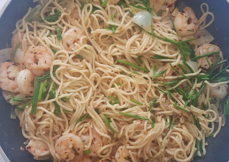 How to Prepare Perfect Shrimp and garlic noodles