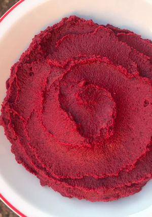 Una foto de Hummus de remolacha 🤩