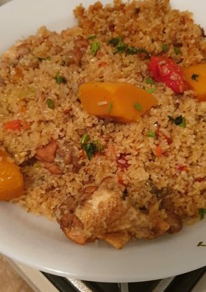 Foto principal de Arroz dorado con pollo y verduras estilo senegalés