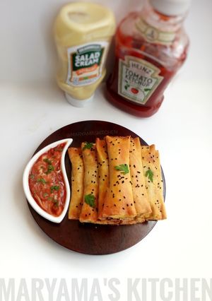 A picture of Crunchy chicken filo cigars.