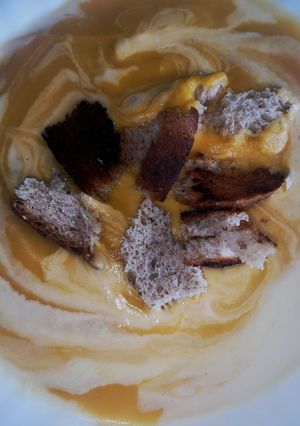 Une photo de Velouté de betternut et crème gorgonzola