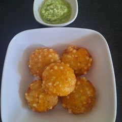 A picture of Sabudana vada.