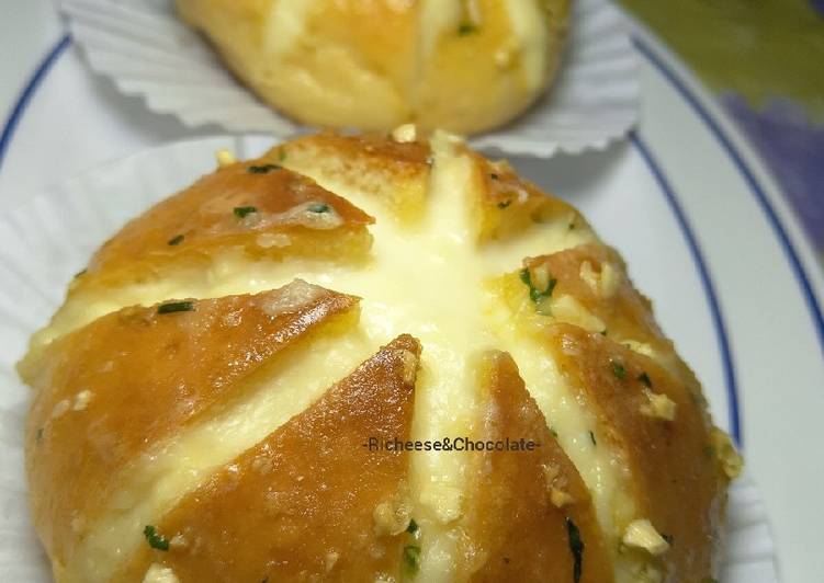 Garlic Cheese Bread yang lagi Hits