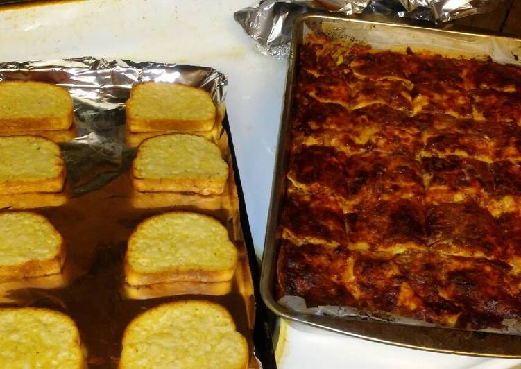 Simple Way to Prepare Homemade Lasagna & Garlic Toast