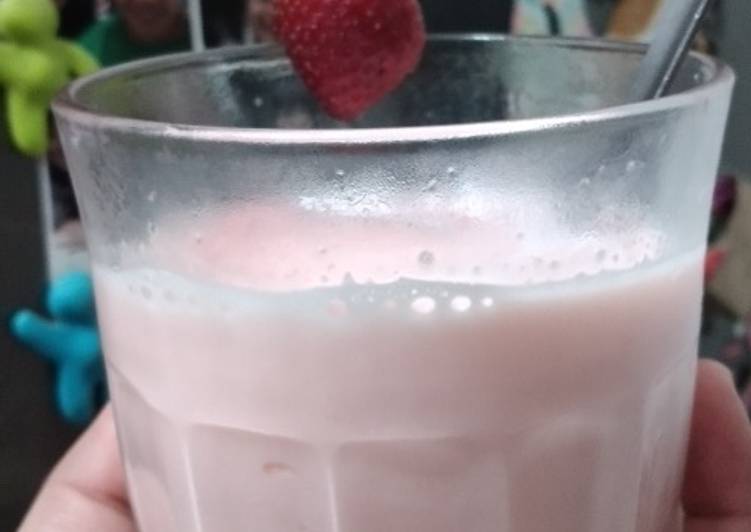 Easy Korean Strawberry Latte