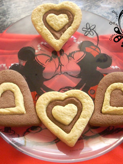 Una foto de Galletas corazón dos colores