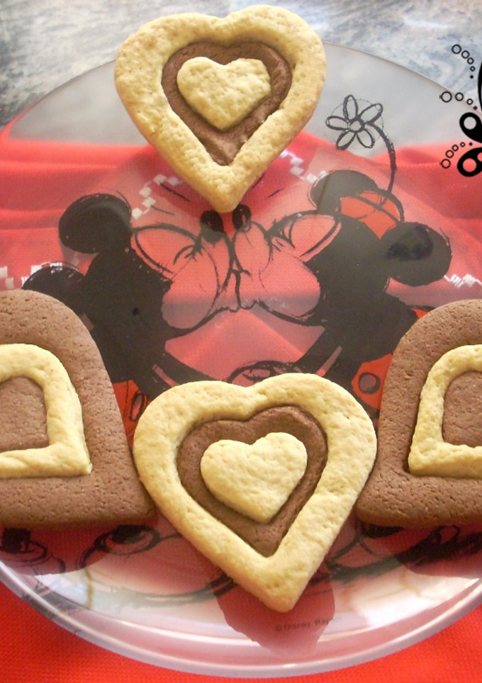 Una foto de Galletas corazón dos colores