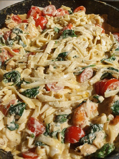 Une photo de Pasta scampi e salmon alla VAPIANO 🍝🦐