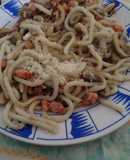 Udon con salmón ahumado y champiñones