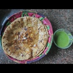 A picture of Aloo ka paratha.