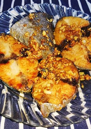 Hình của món Cá ngừ chiên mắm tỏi.